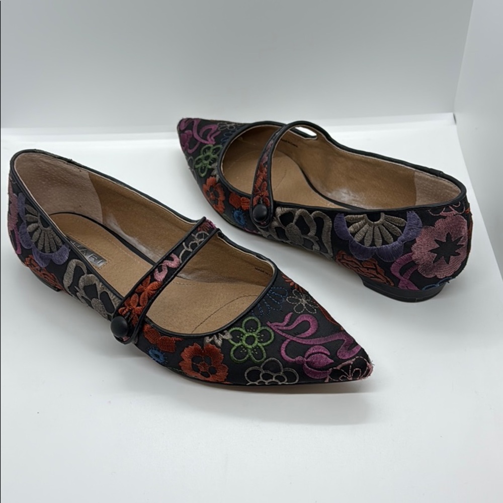 Tahari Park multicolored embroidered flat